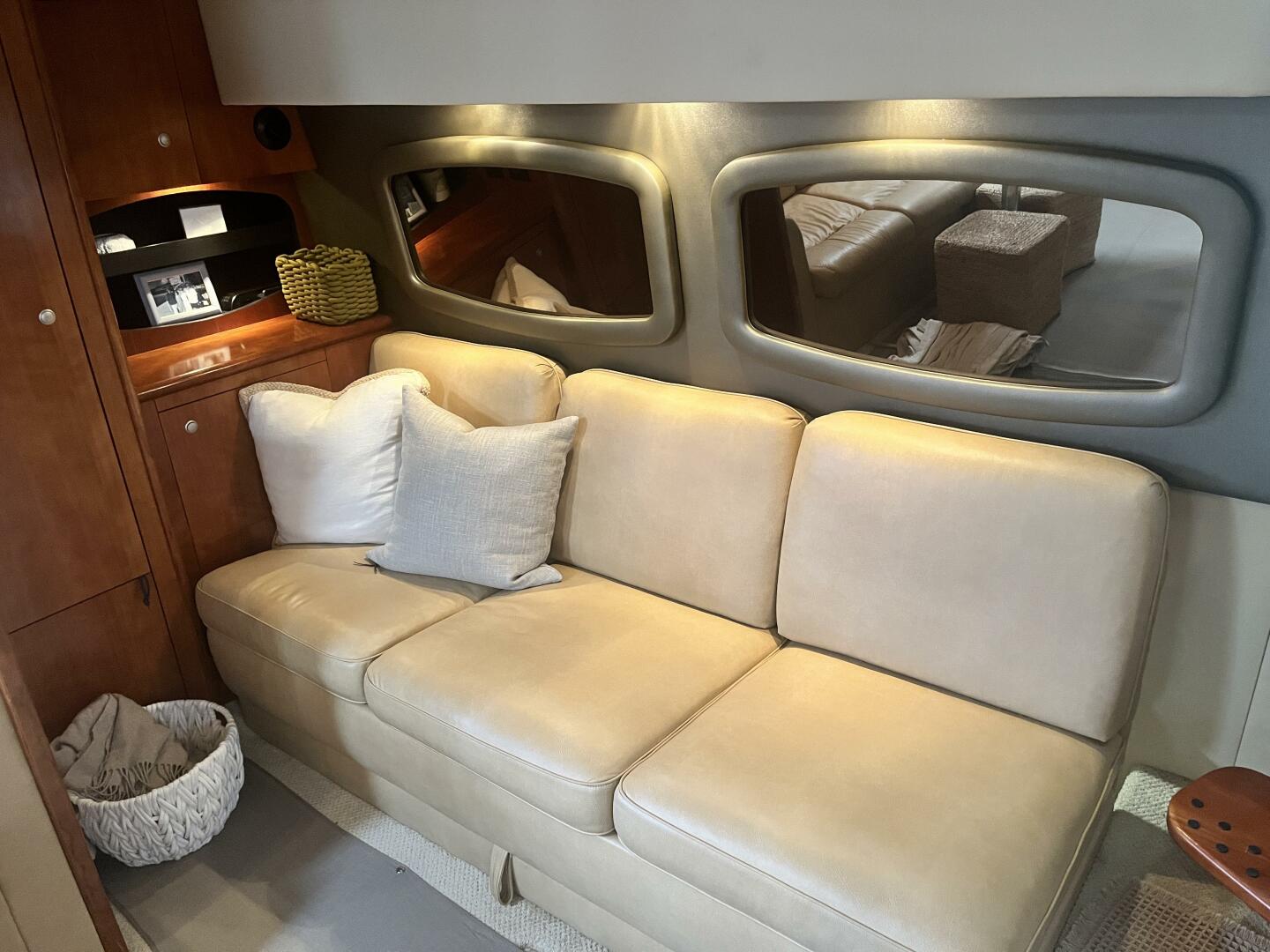 2008 Cruisers Yachts 390 Sport Coupe - Image 28