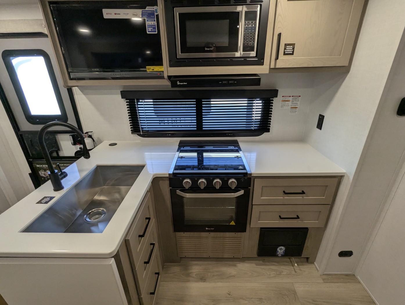 2026 Forest River Rockwood Mini Lite 2513S - Image 17
