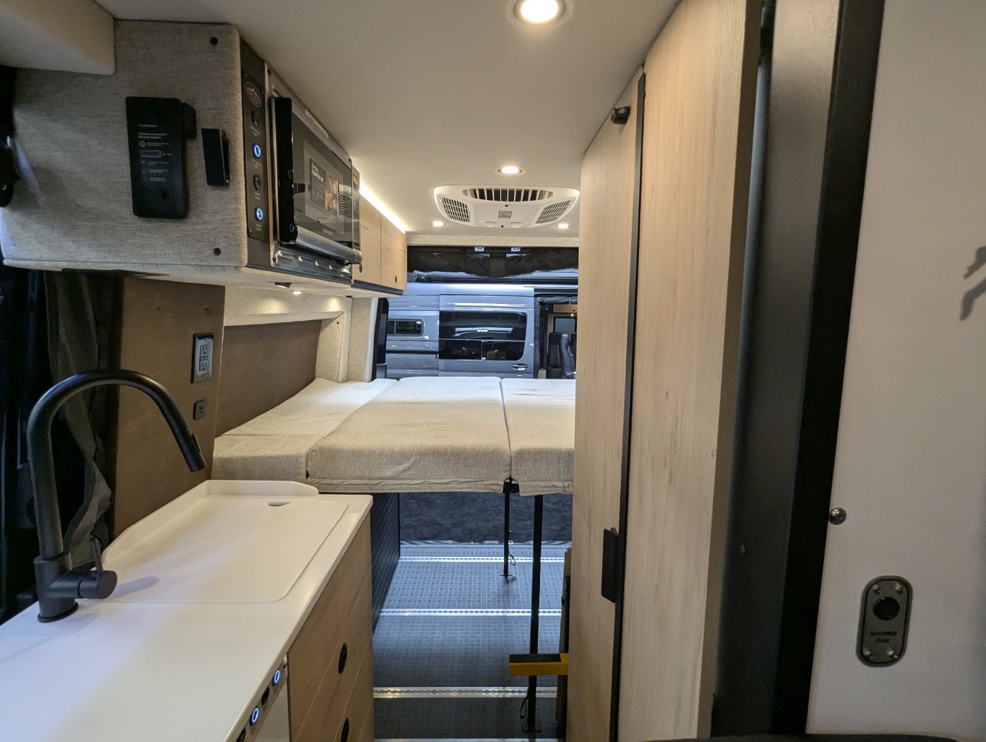 2027 Storyteller Overland Dark Mode XO - Image 30