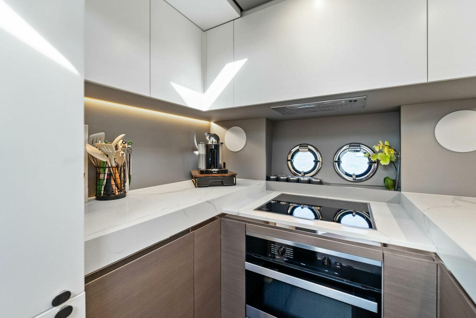 2022 Azimut S8 - Image 28