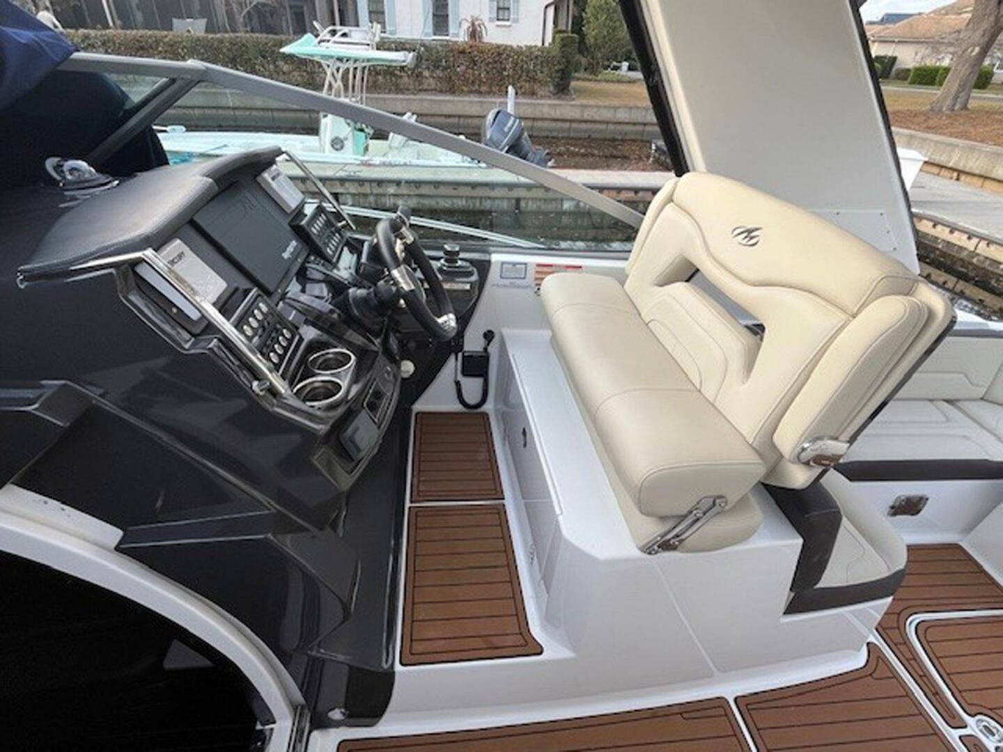 2018 Monterey 335 Sport Yacht - Image 16
