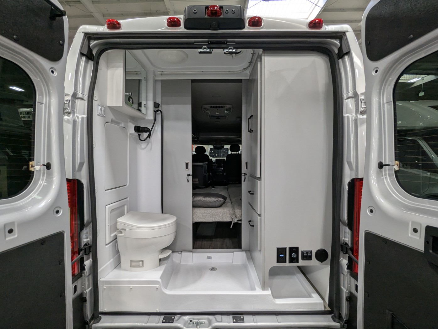 2026 Thor Motor Coach Tellaro 20LS - Image 7