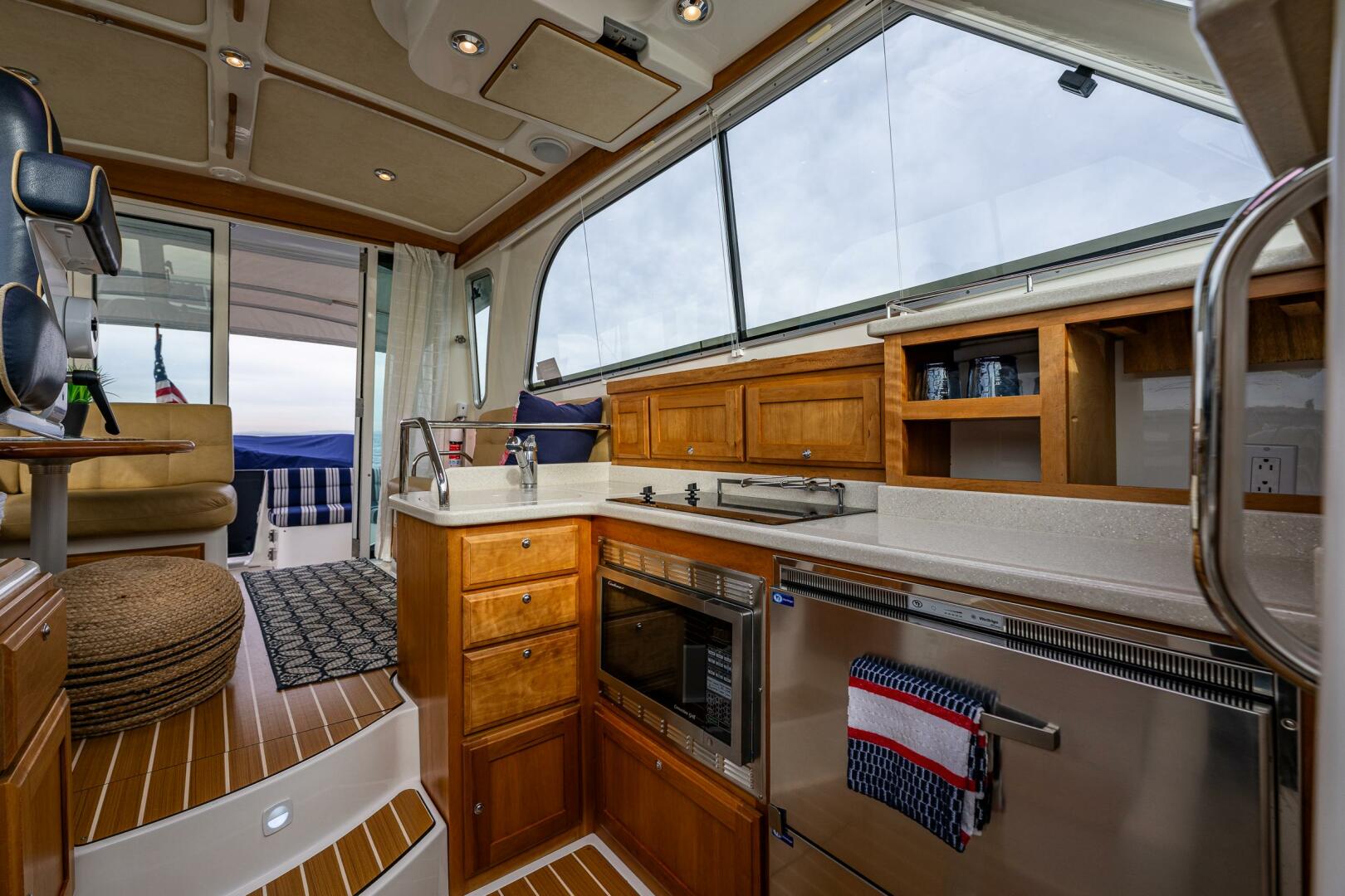 2010 Back Cove 37 - Image 32