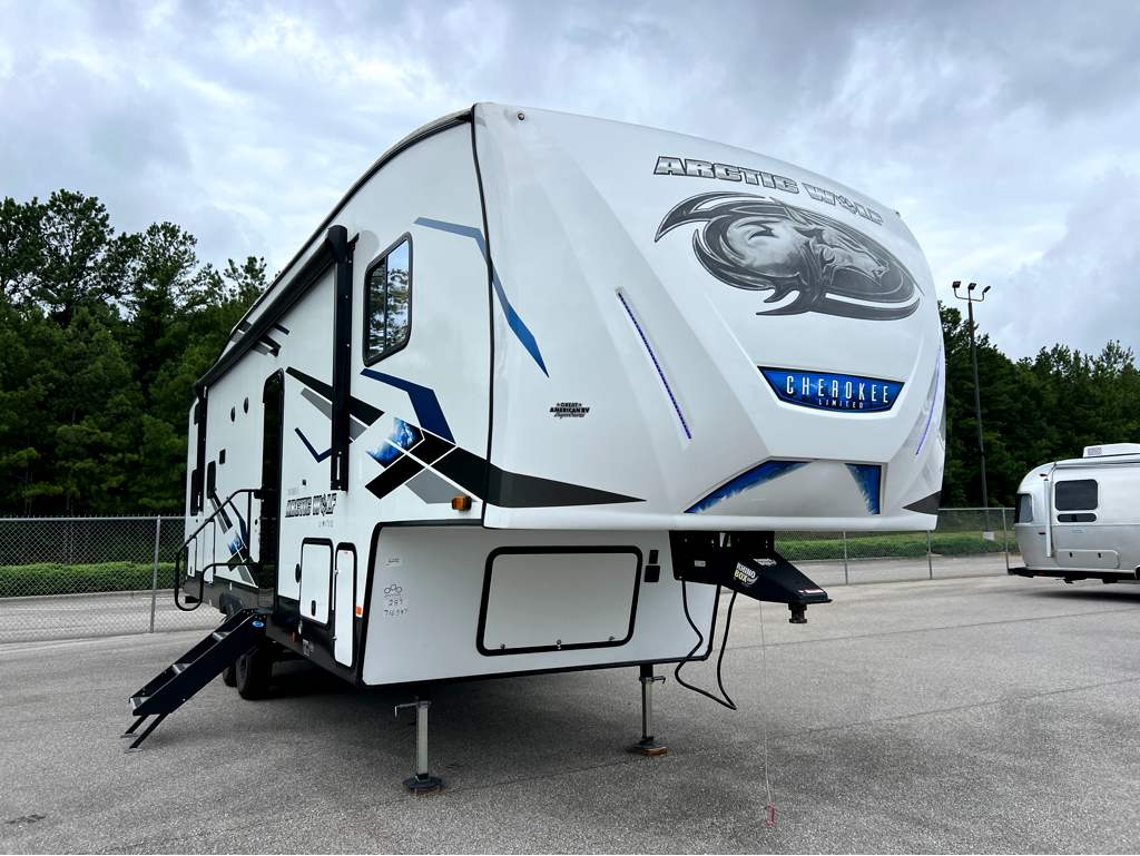 2024 FOREST RIVER CHEROKEE ARTICWOLF 287BH - Image 1