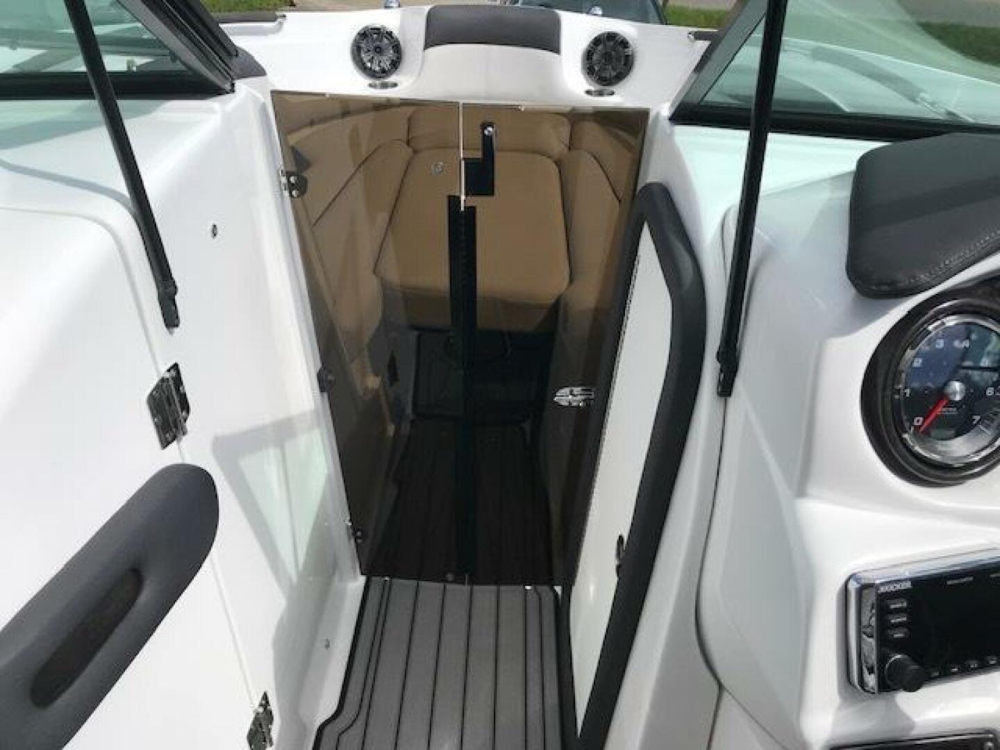 2018 Rinker 29QX - Image 11