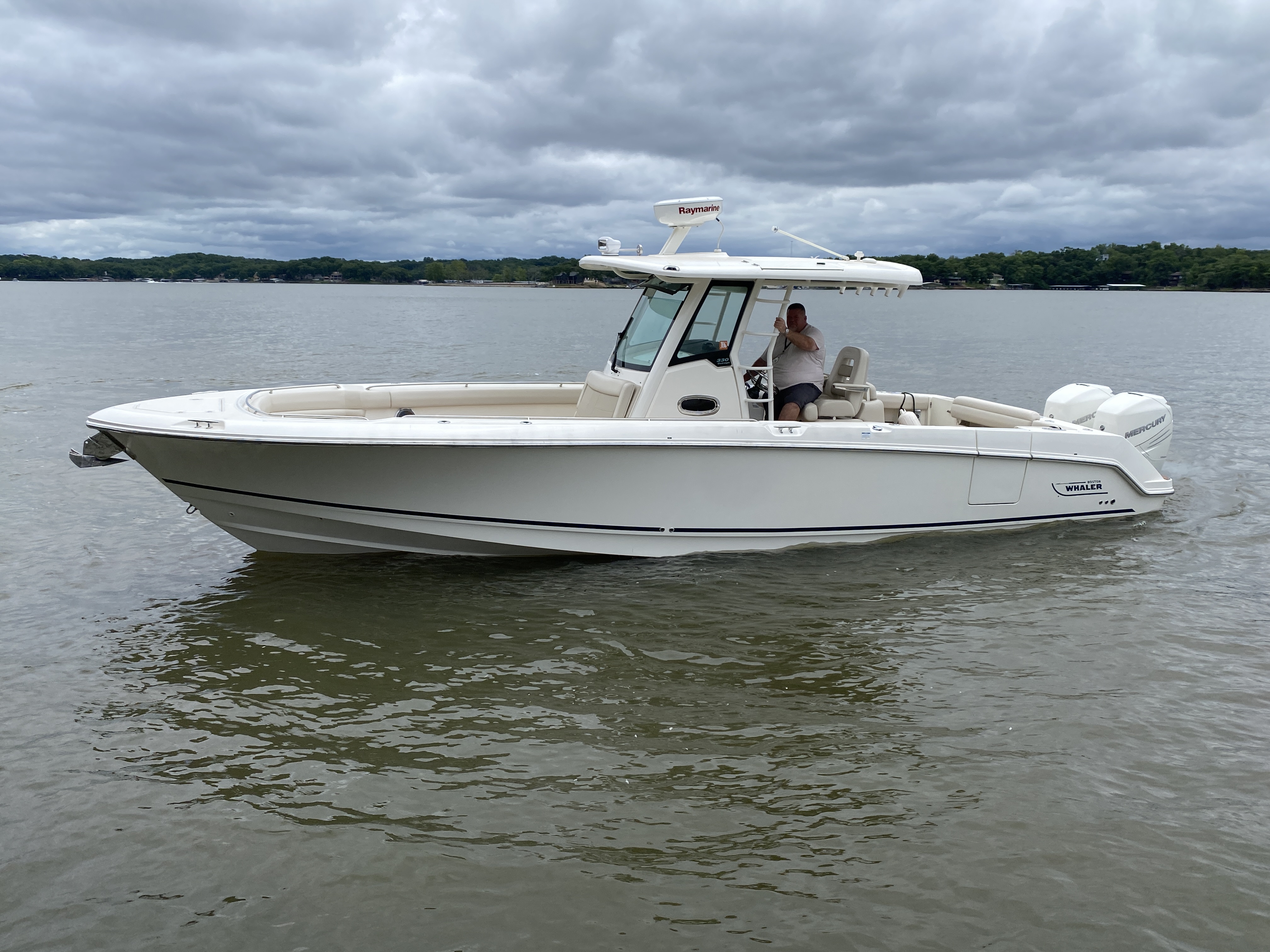 2016 Boston Whaler 330 Outrage - Image 1