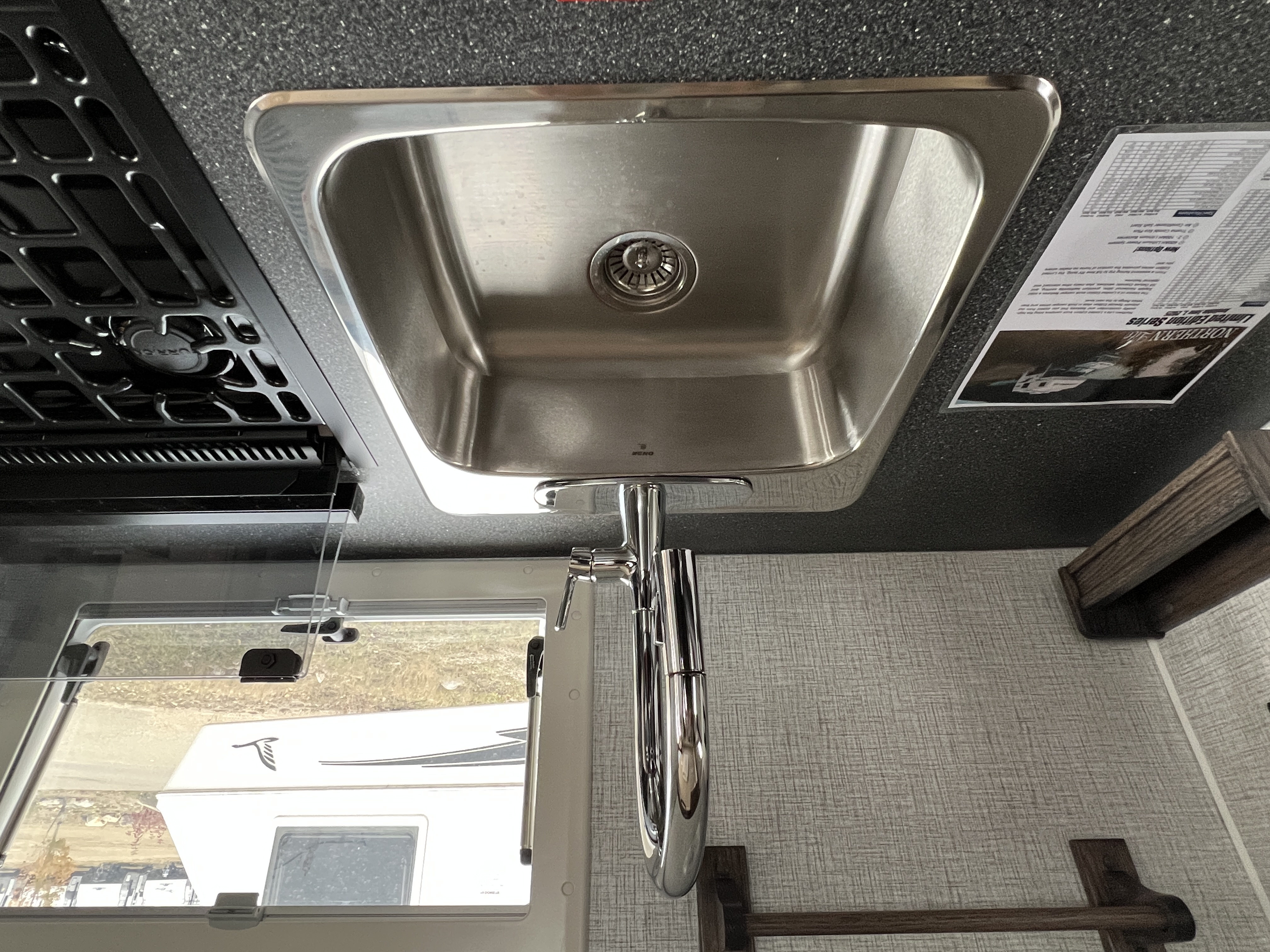 2027 NORTHERN LITE LIMITED EDITION 8-11 EX DRY BATH - Image 15