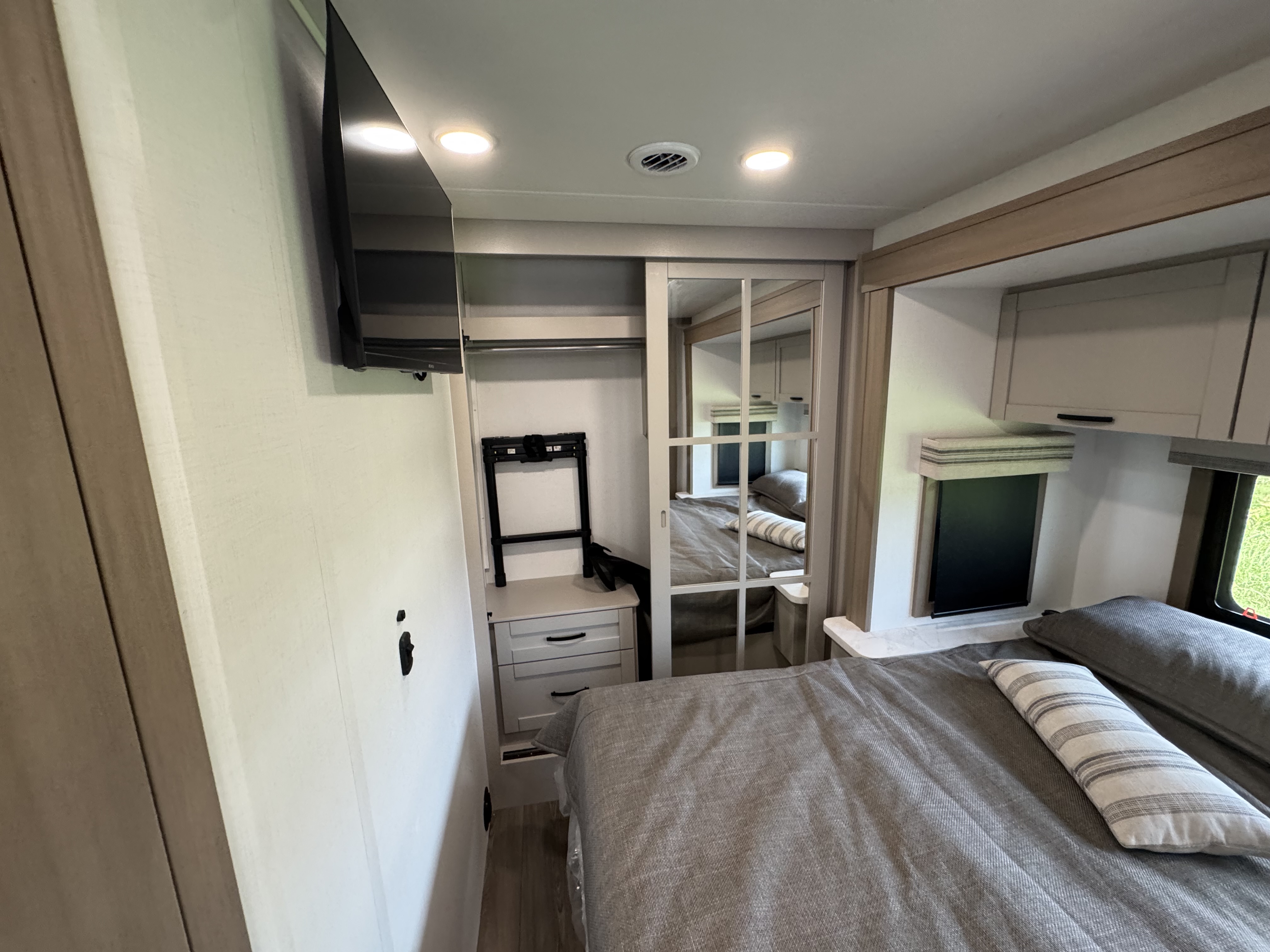 2027 JAYCO GREYHAWK XL 32U - Image 35