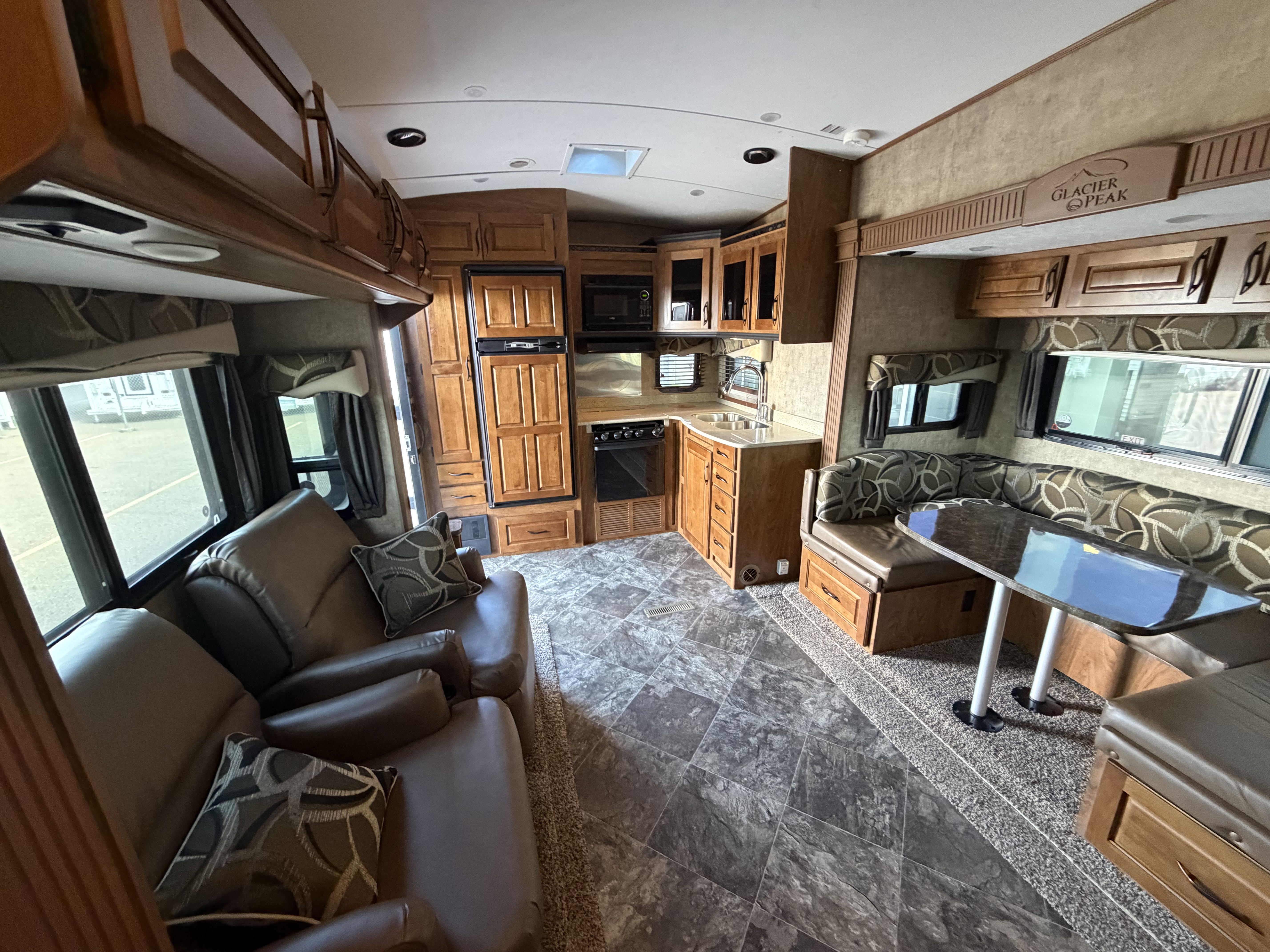 2016 OUTDOORS RV Mountain Series Glacier Peak 26RKS WALLOWA - Image 4