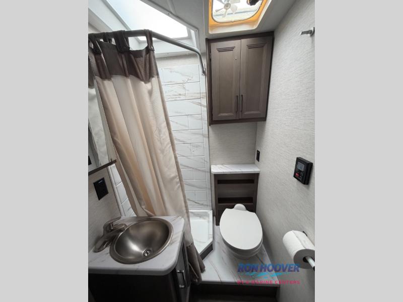 2025 THOR MOTOR COACH 25V - Image 12