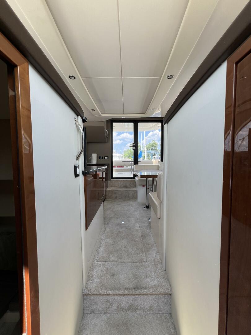 2016 Carver C34 Command Bridge - Image 28