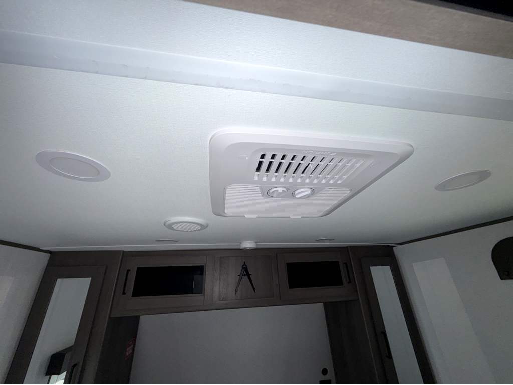 2026 GRAND DESIGN TRANSCEND 305BHT - Image 25