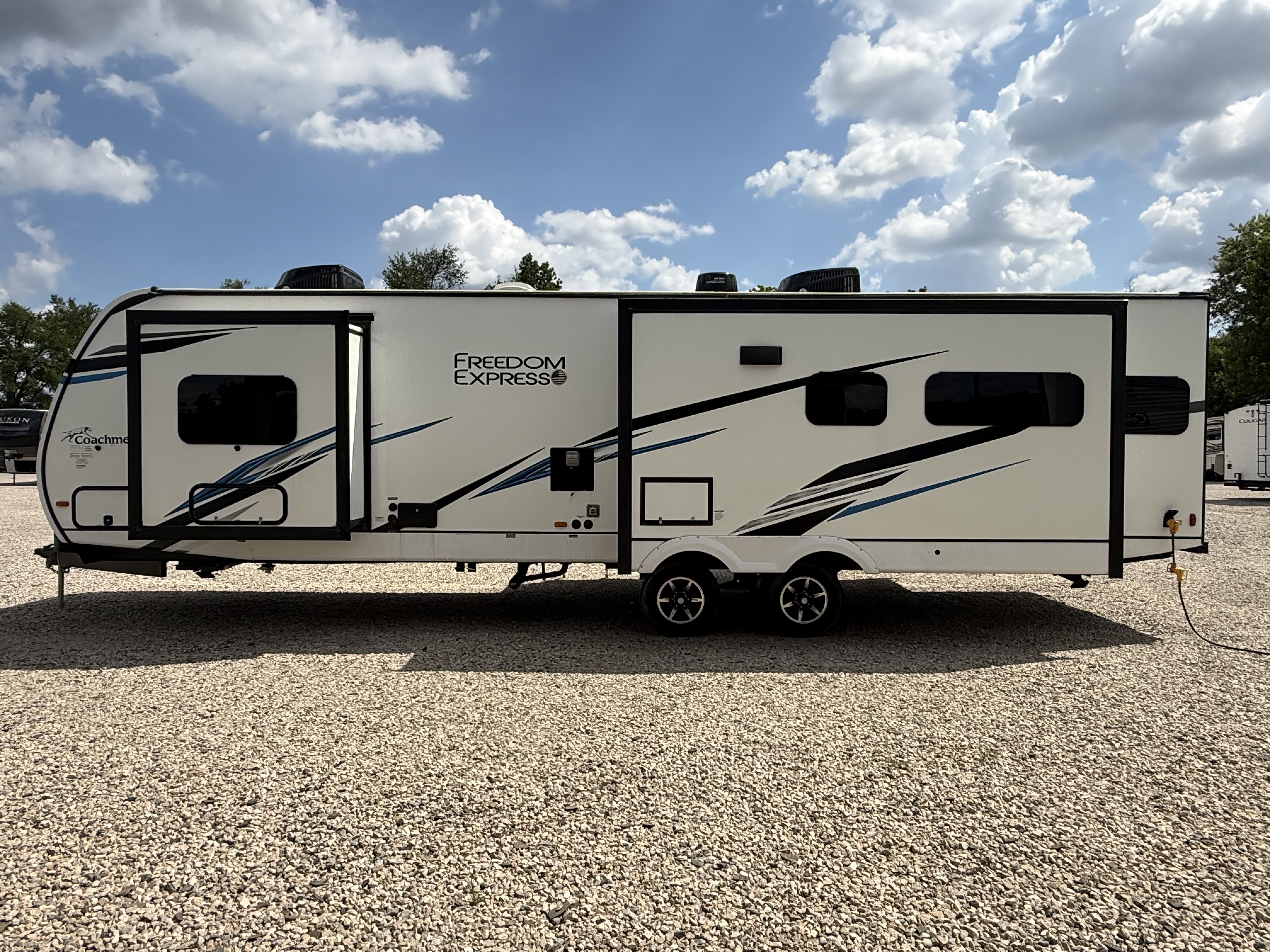 2022 Coachmen Freedom Express Liberty Edition 324RLDSLE - Image 4