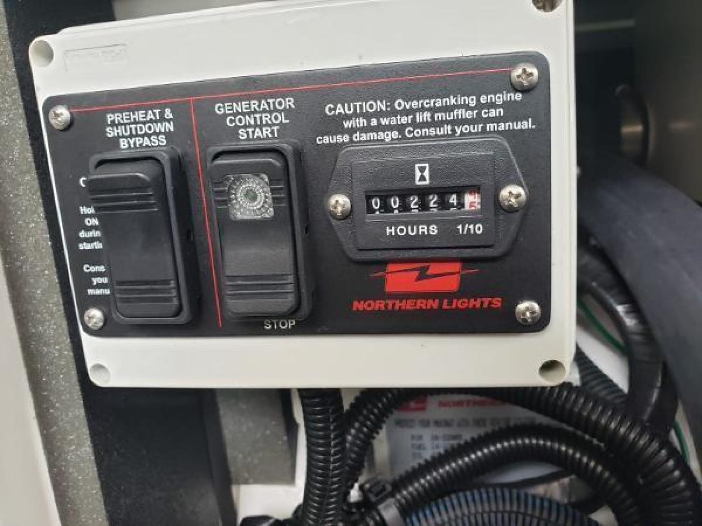 2002 Maxum 4200 SCR - Image 11