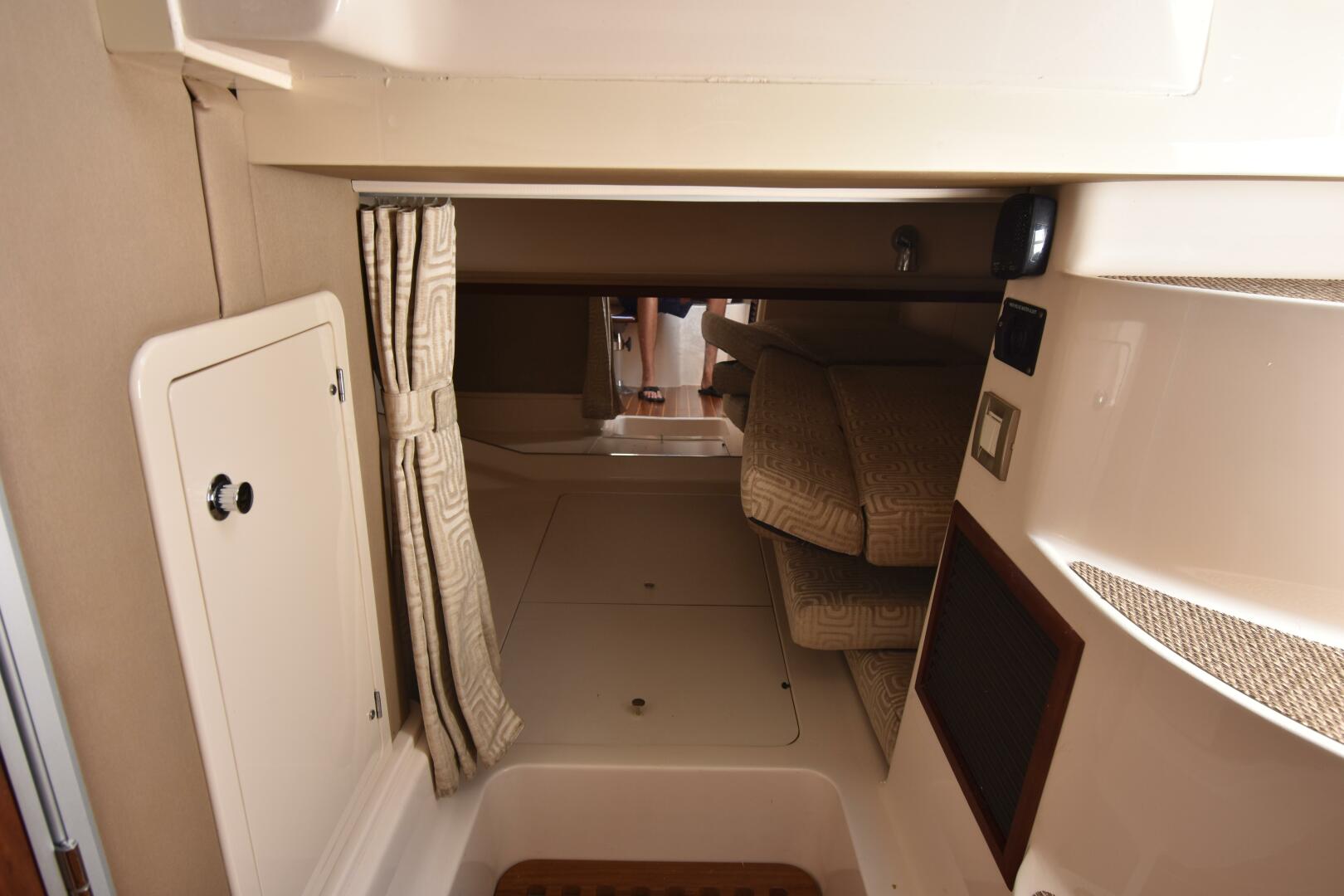 2016 Grady-White 330 Express - Image 18
