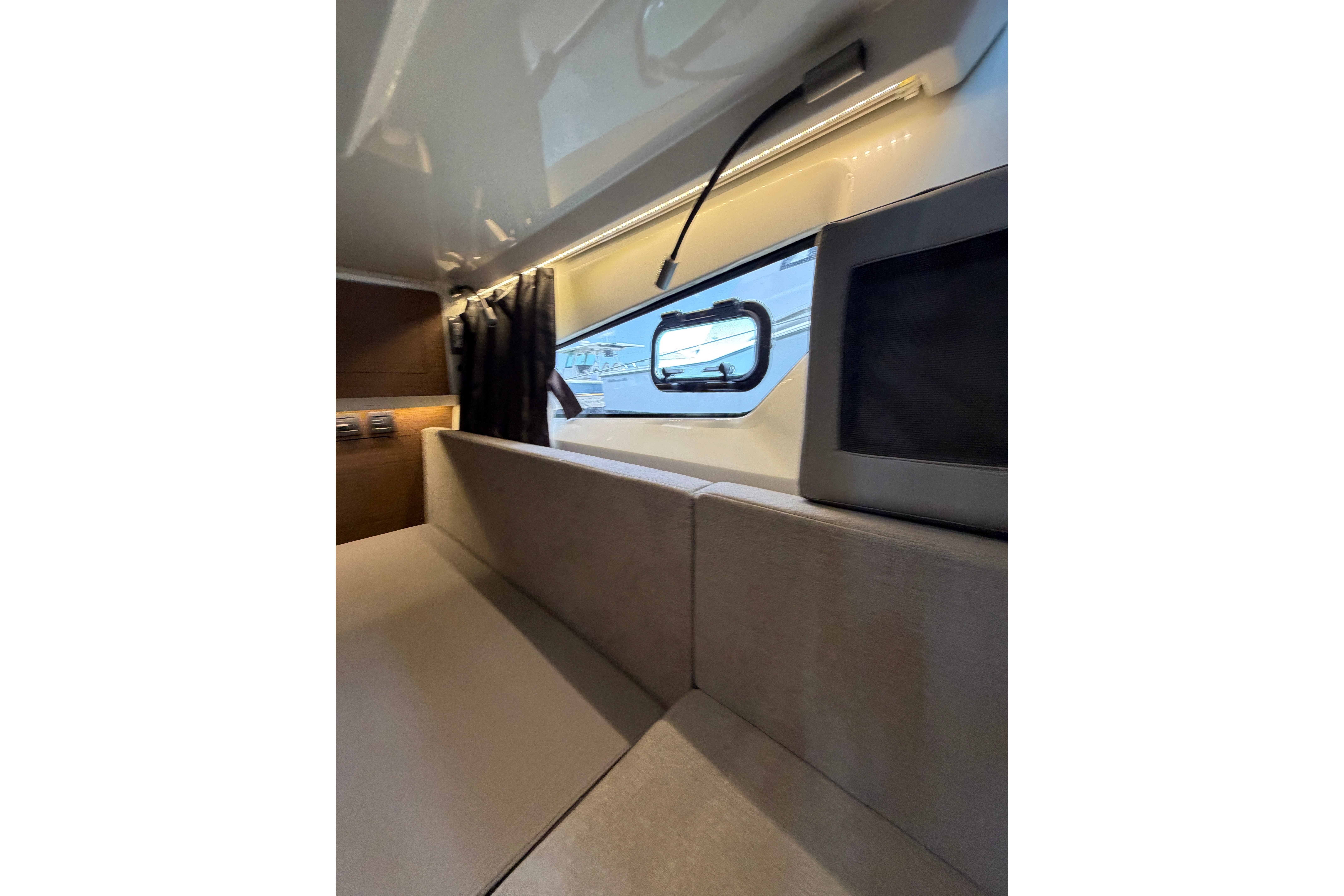 2023 Beneteau Antares 11 OB - Image 75
