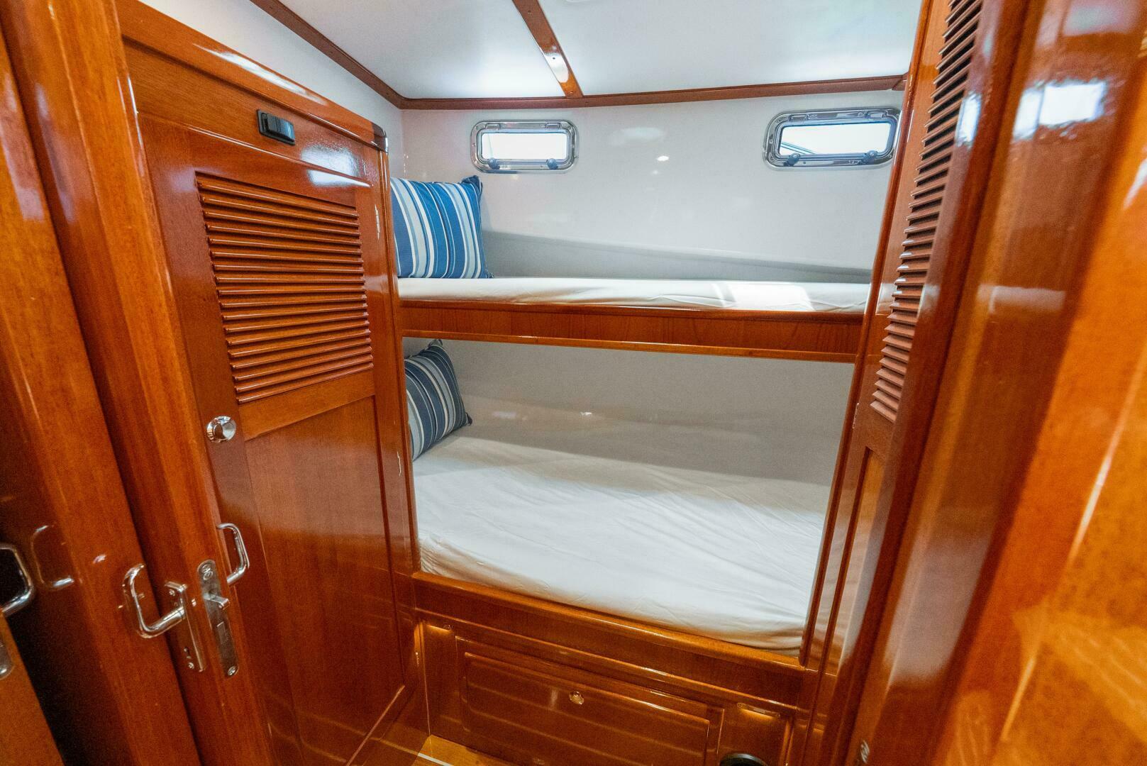 2019 Lowell Flybridge - Image 13