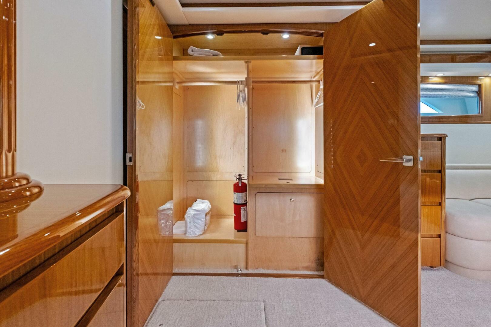 2012 Viking 82 Convertible - Image 26