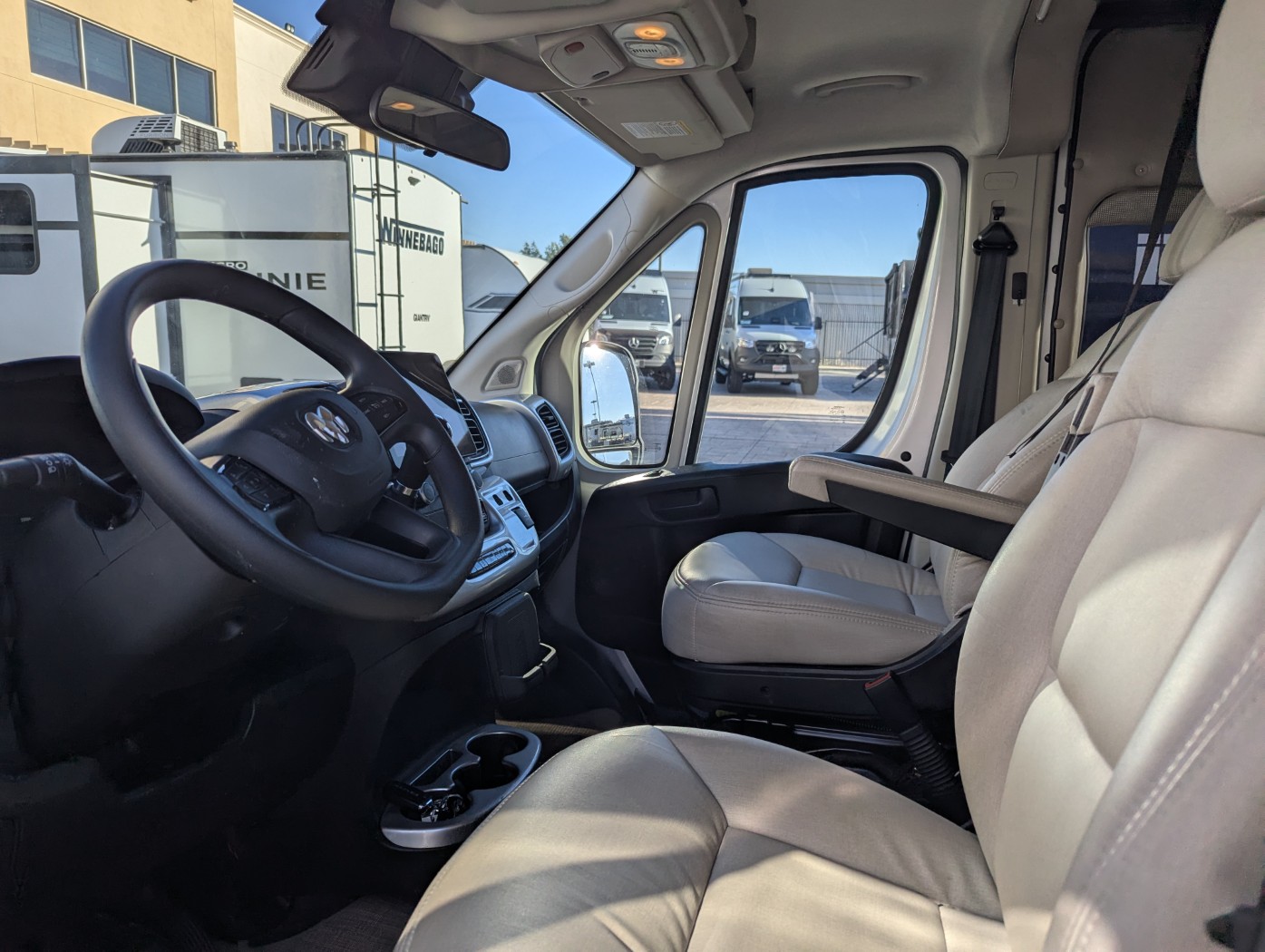2022 Thor Motor Coach Tellaro 20J - Image 8