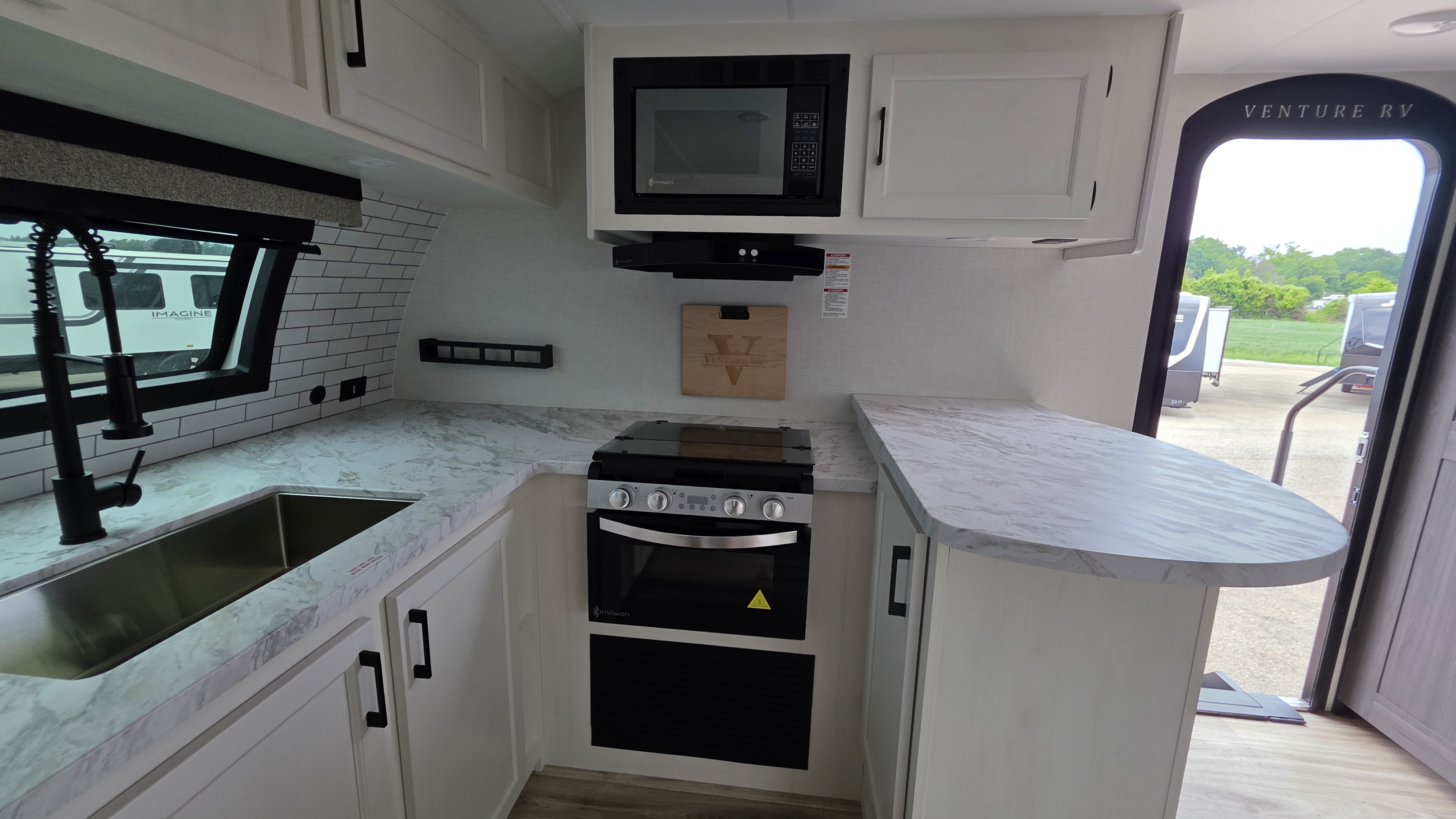 2027 VENTURE RV STRATUS 262VFK - Image 19