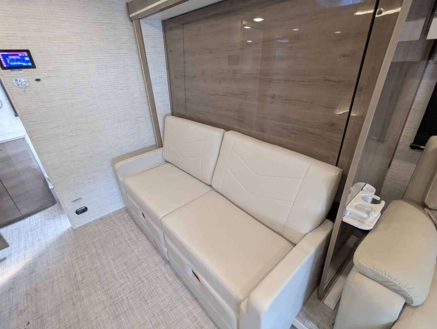 2024 Entegra Coach Qwest 24R - Image 25