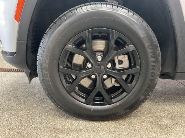 2025 Jeep Grand-Cherokee-L Laredo Altitude 4x4 - Image 21