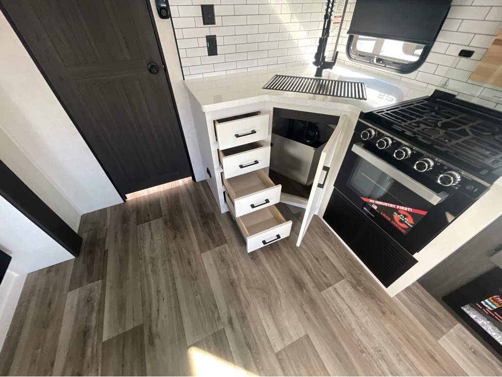 2026 VENTURE RV SPORTTREK 302VRD - Image 31
