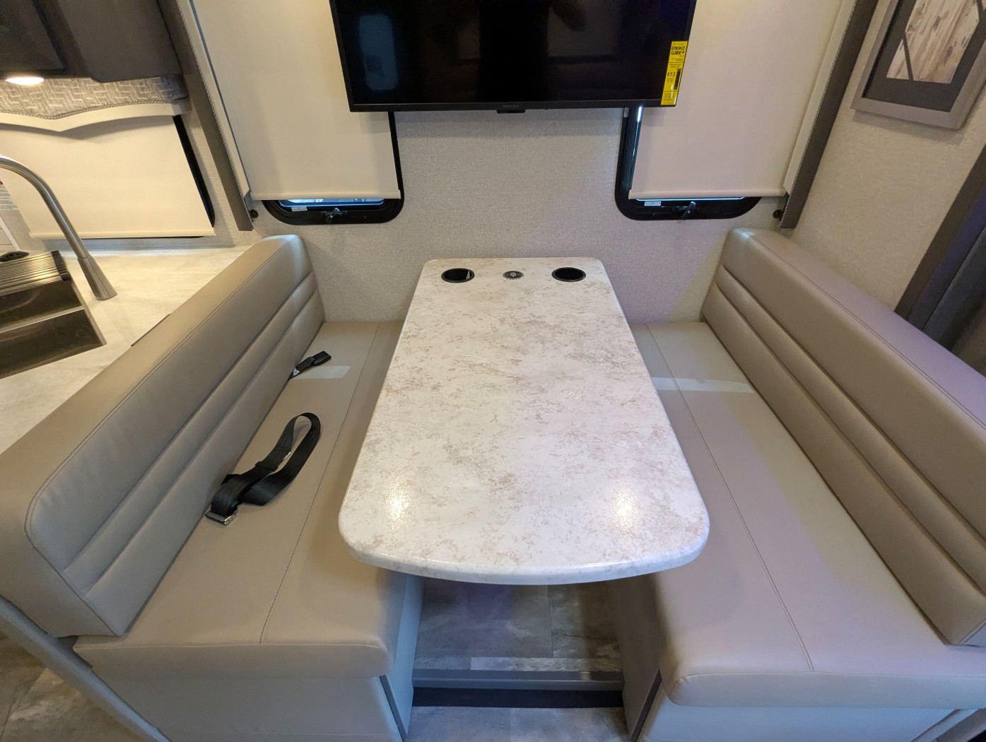 2024 Thor Motor Coach Omni XG32 - Image 19