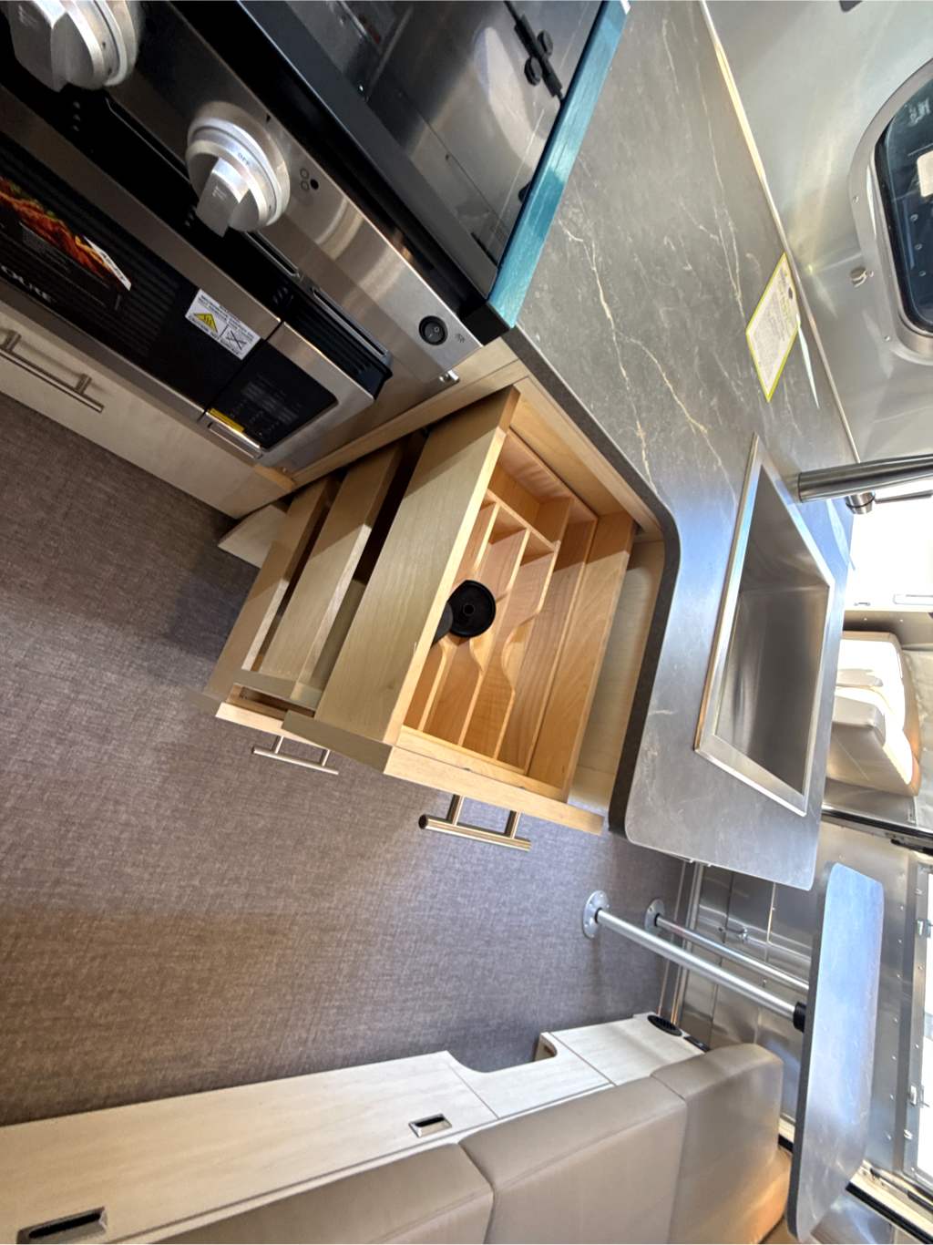 2026 AIRSTREAM FLYING CLOUD 25FBQ - Image 18