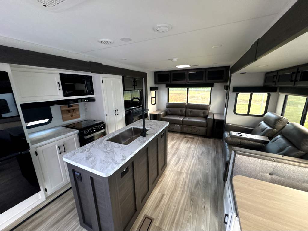 2026 VENTURE RV SPORTTREK 312VIK - Image 11