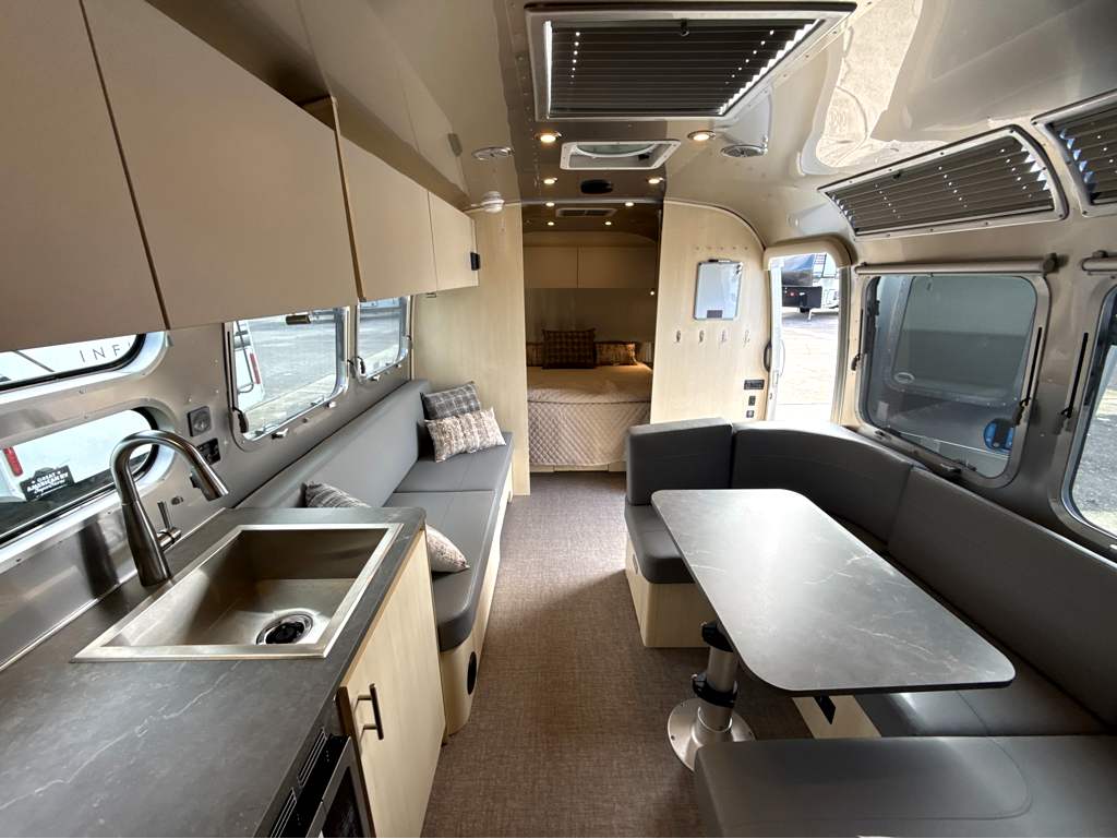 2026 AIRSTREAM FLYING CLOUD 30FBBQ - Image 13
