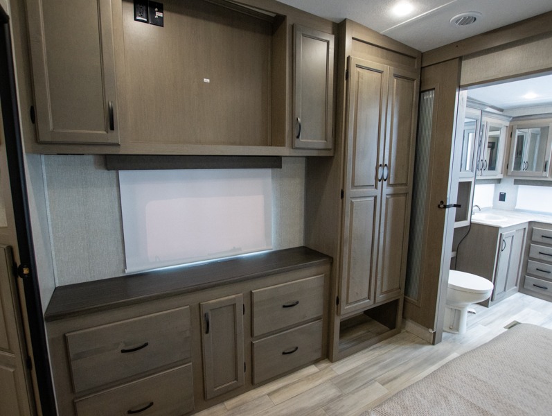 2022 Coachmen Chaparral 334FL - Image 15