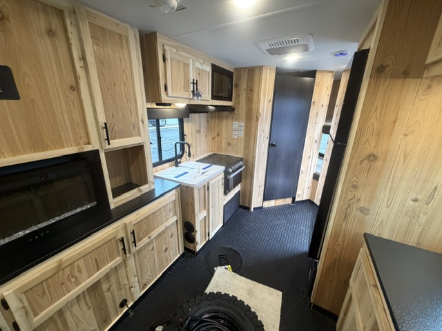 2027 CHEROKEE GREY WOLF 17TRH - Image 26