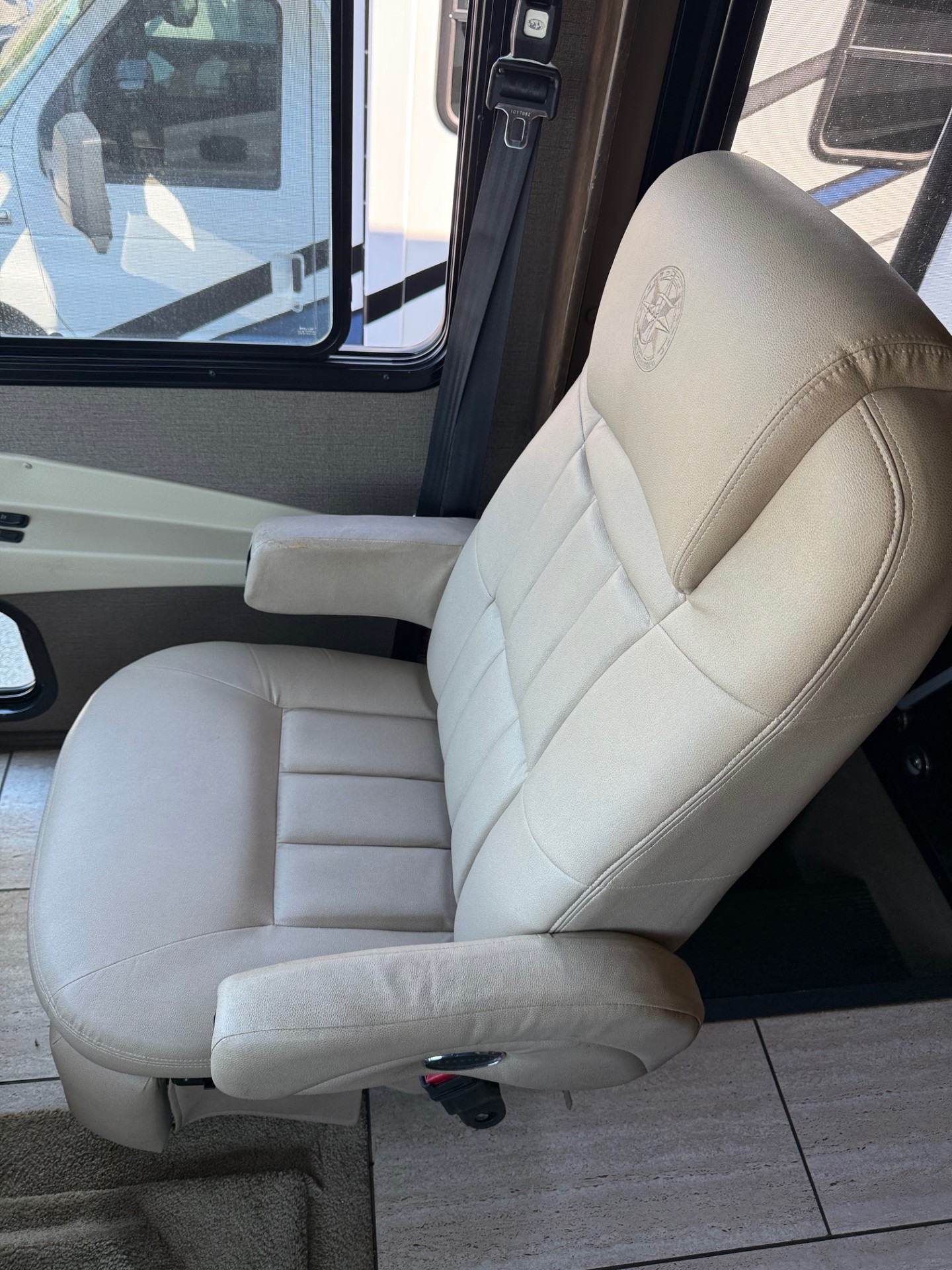 2019 TIFFIN ALLEGRO 34PA - Image 19