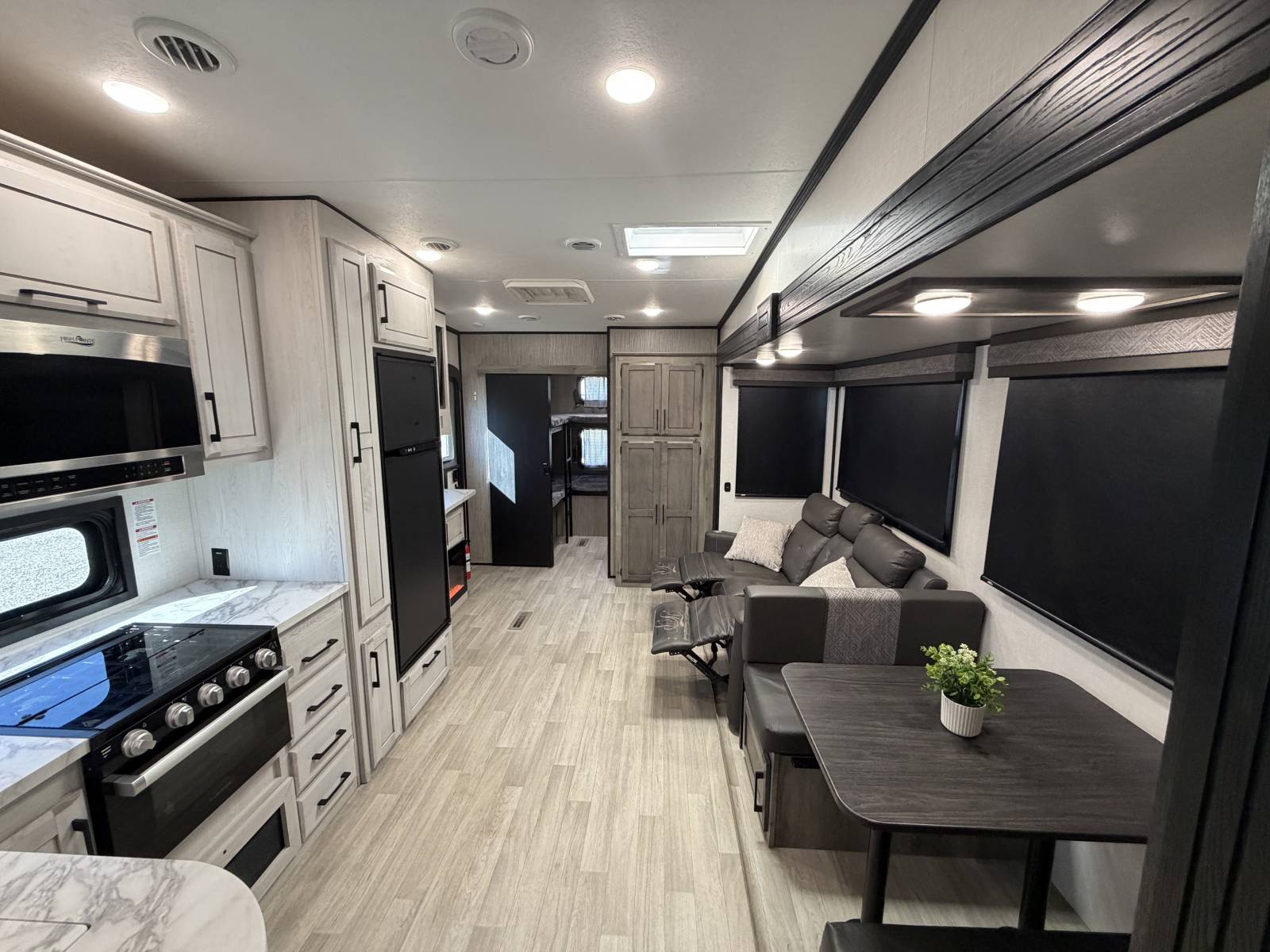 2023 KZ RV Durango Half-Ton D274BHD - Image 9