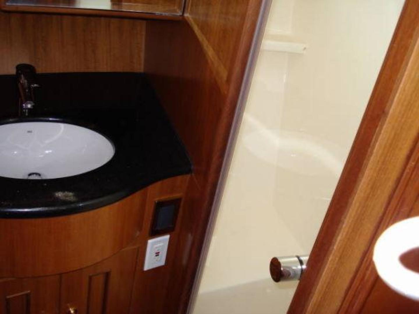 2005 Ocean Alexander Motor - Image 15