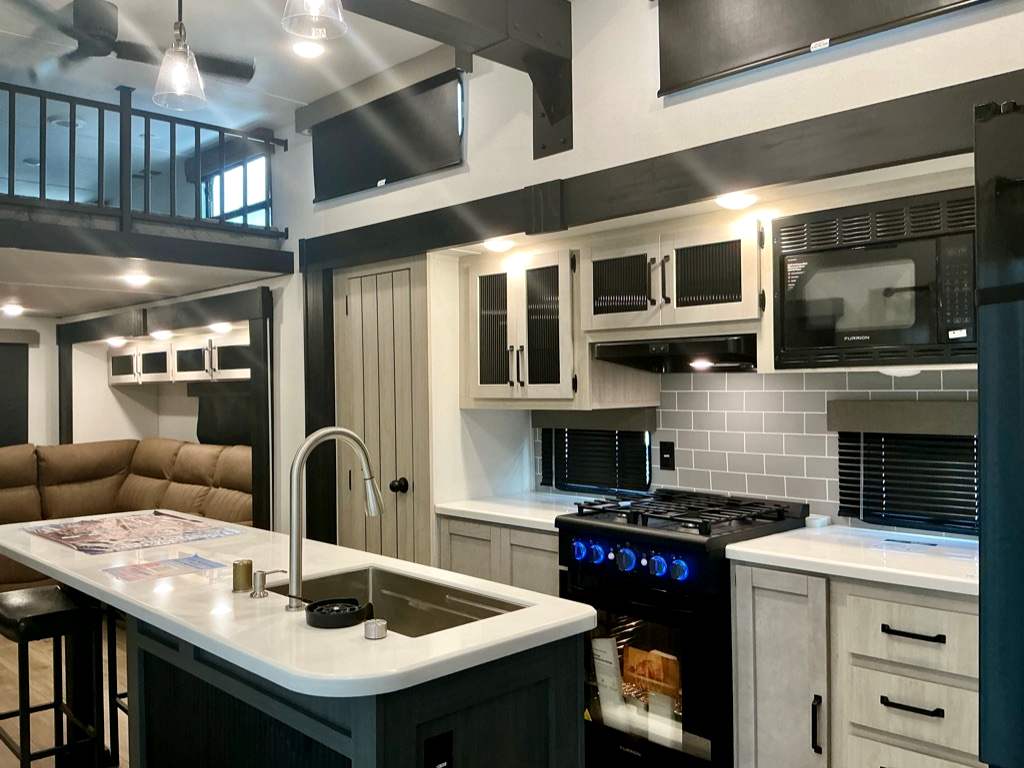 2026 PALOMINO 423LFT - Image 6