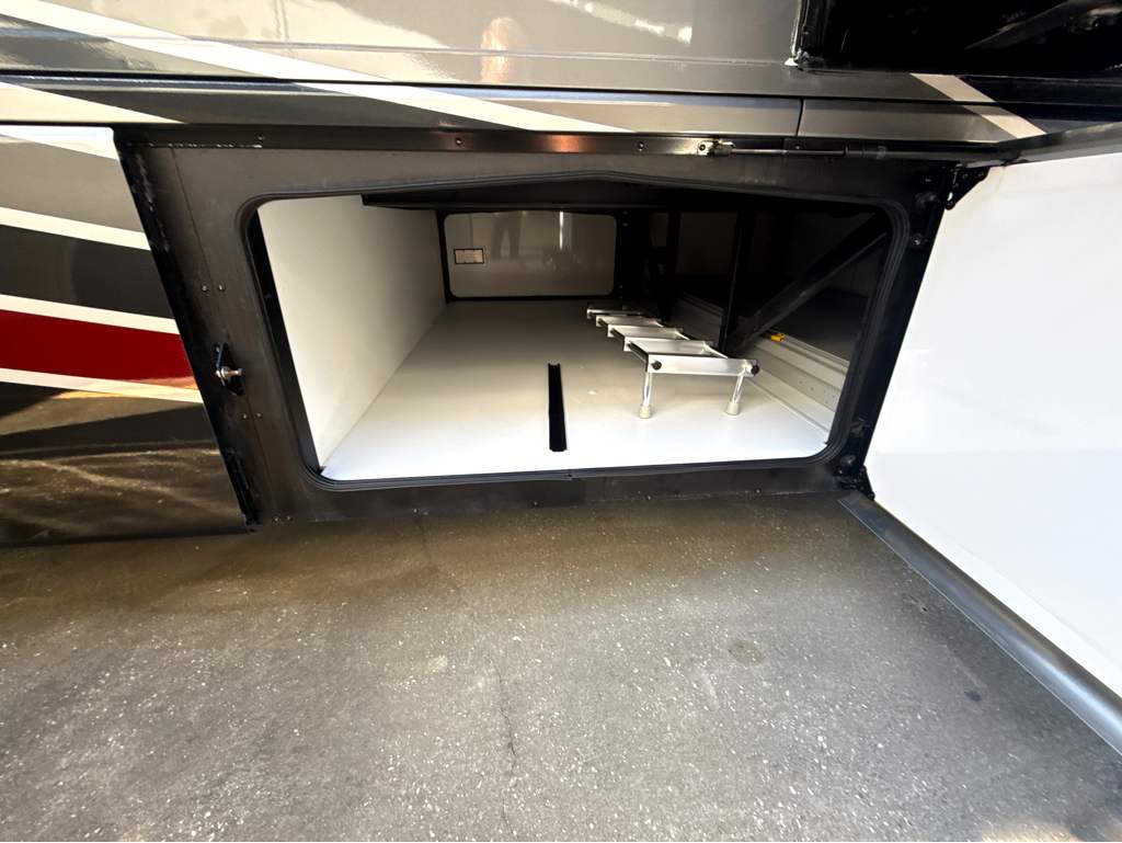2024 FLEETWOOD DISCOVERY 38N - Image 6