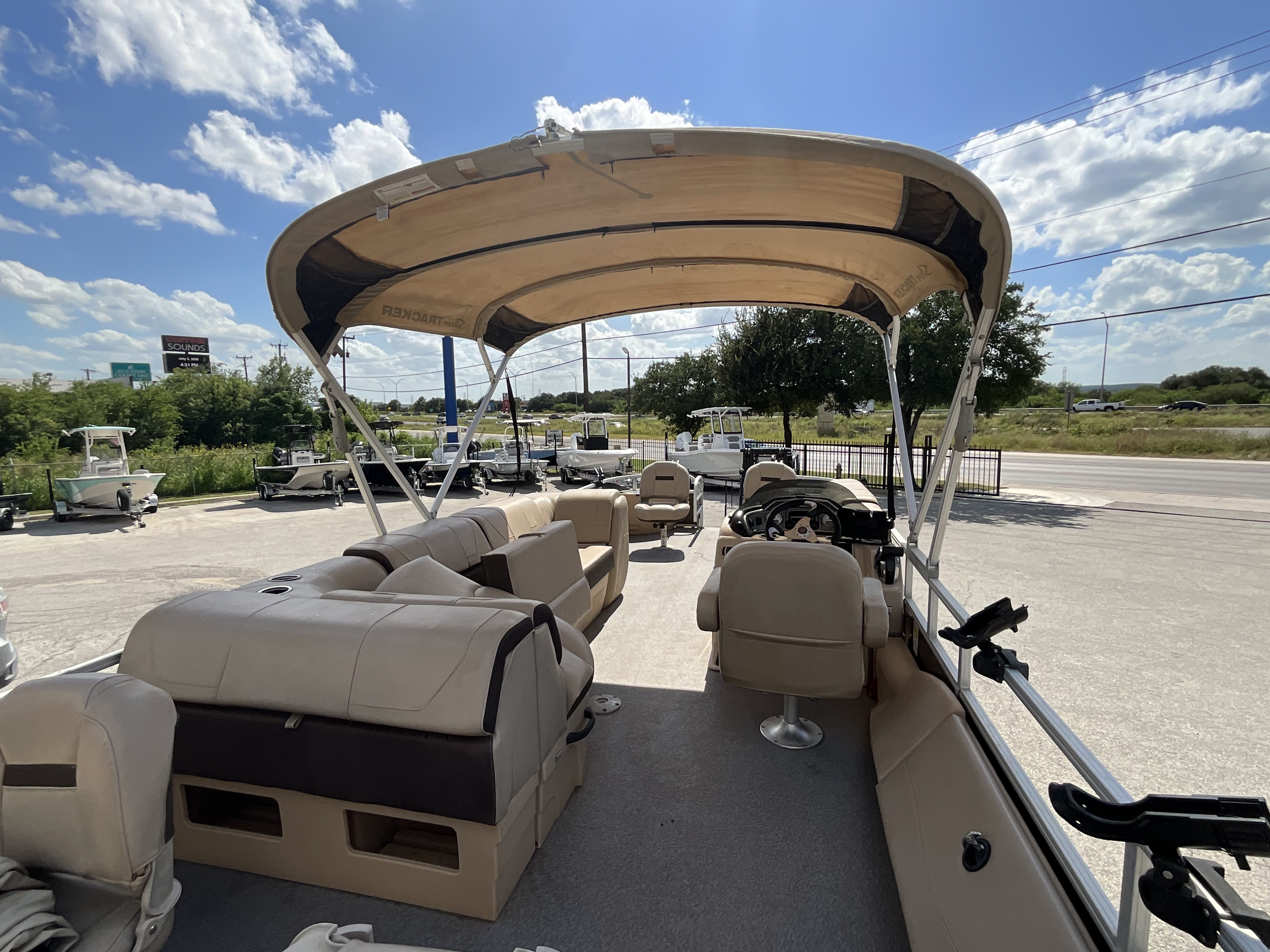 2018 TRACKER 2018 PARTY BARGE 24 XP3 - Image 8