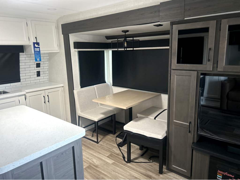 2026 VENTURE RV SPORTTREK 333VFK - Image 9