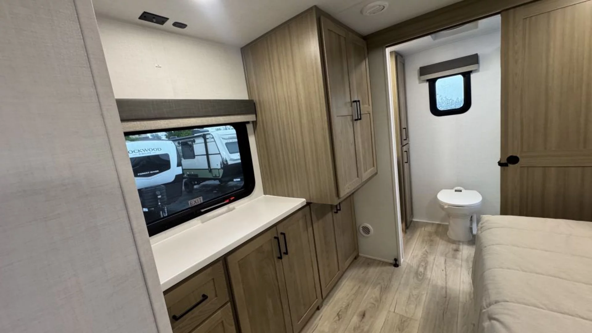 2027 FOREST RIVER ROCKWOOD MINI LITE 2523MBR - Image 31