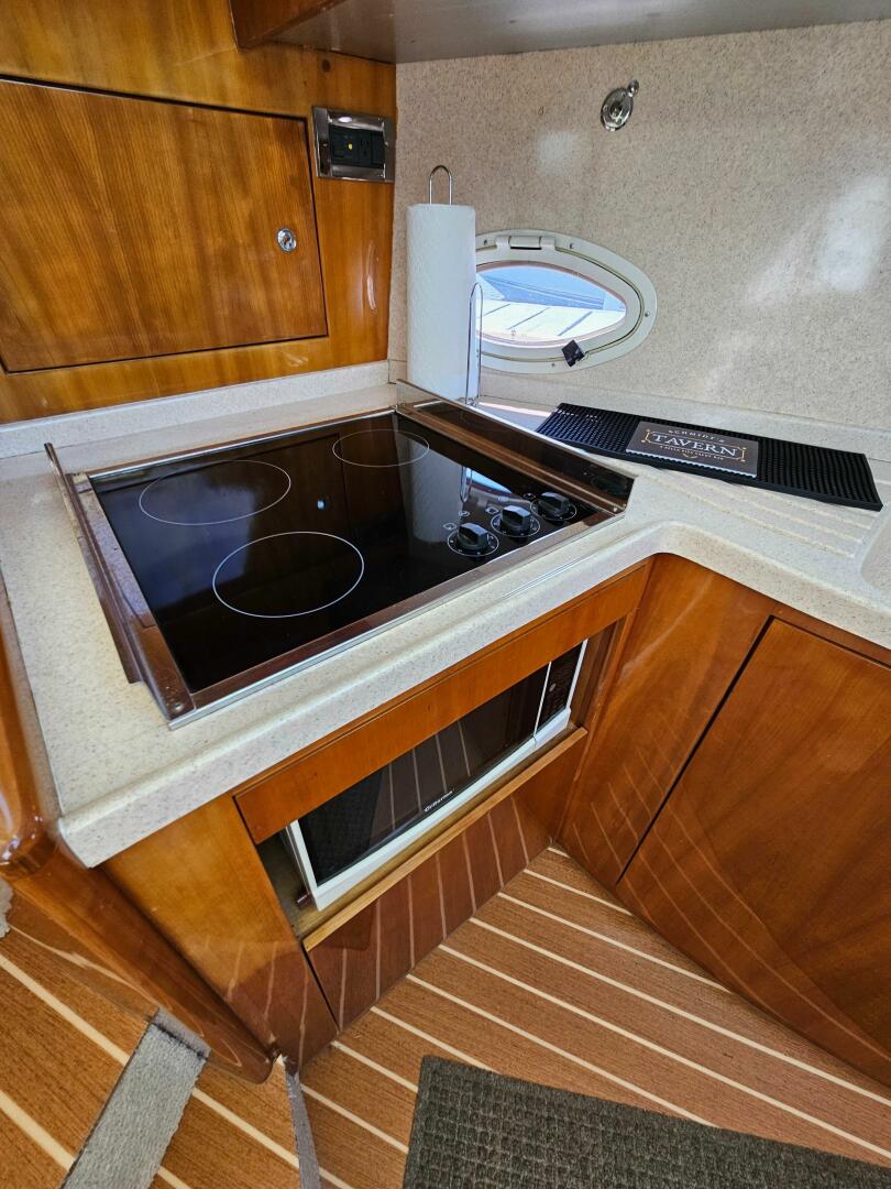 2003 Azimut 46 Motor Yacht - Image 18