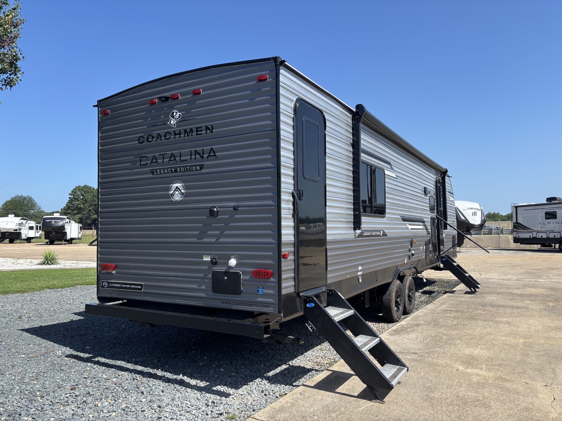 2027 Coachmen Catalina Legacy Edition 333DBDSCK - Image 8