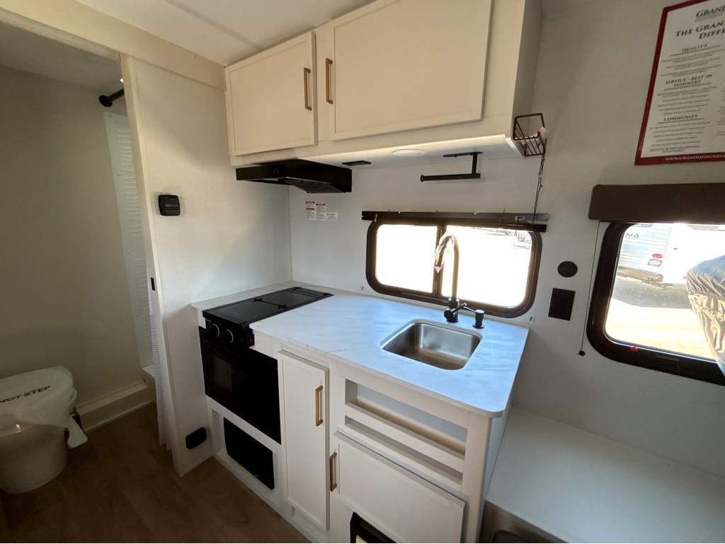 2026 GRAND DESIGN TRANSCEND 131DL - Image 8