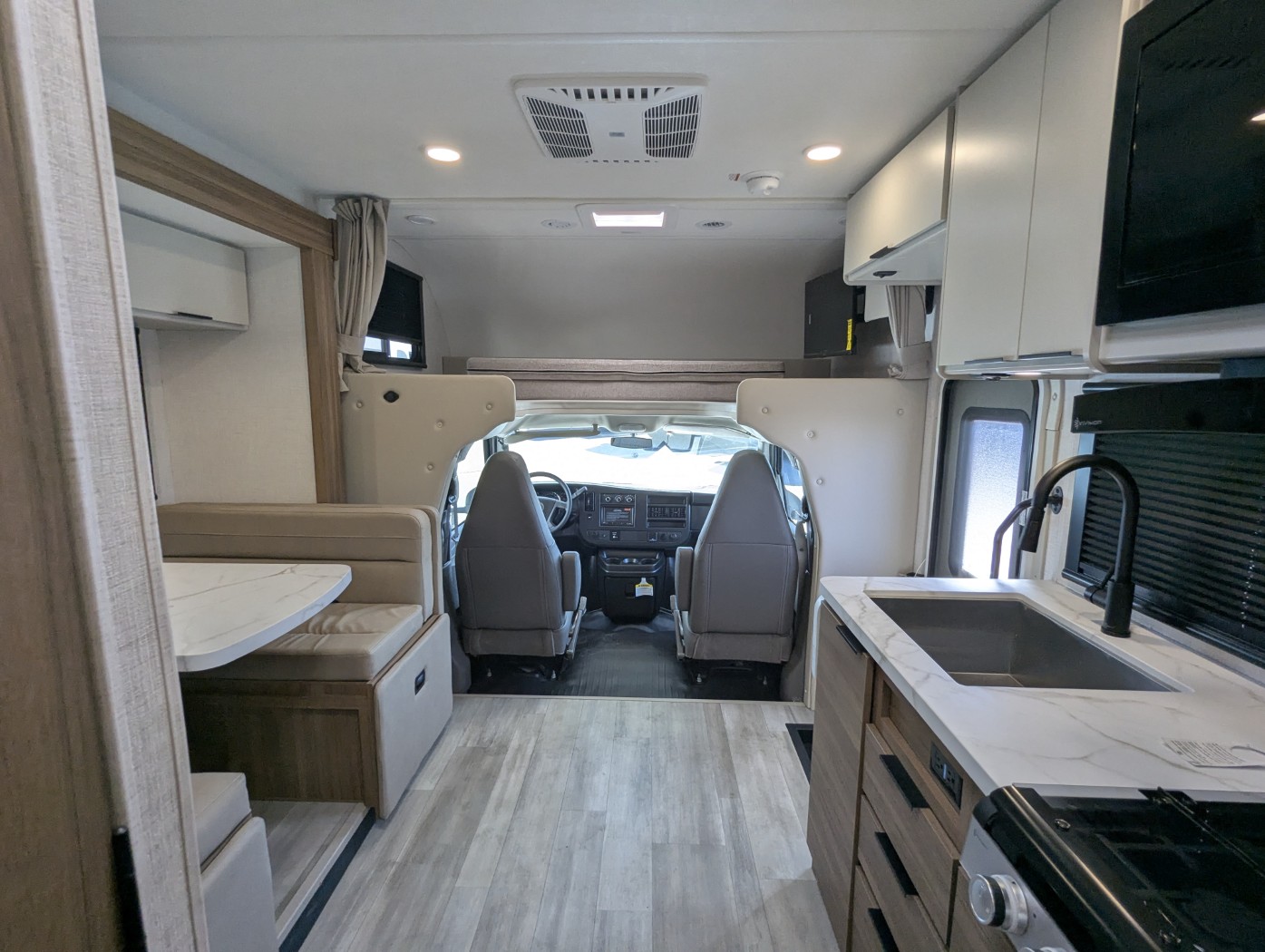 2027 Thor Motor Coach Four Winds 25Z - Image 23