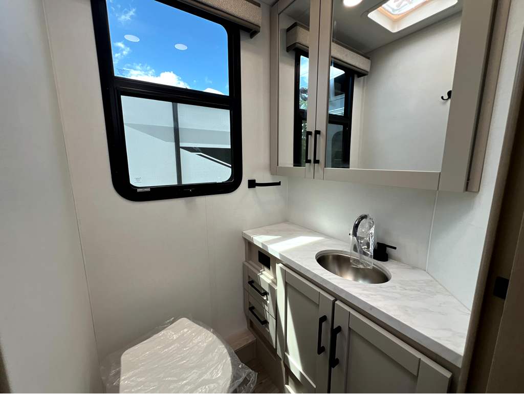 2027 JAYCO GREYHAWK 29MV - Image 18