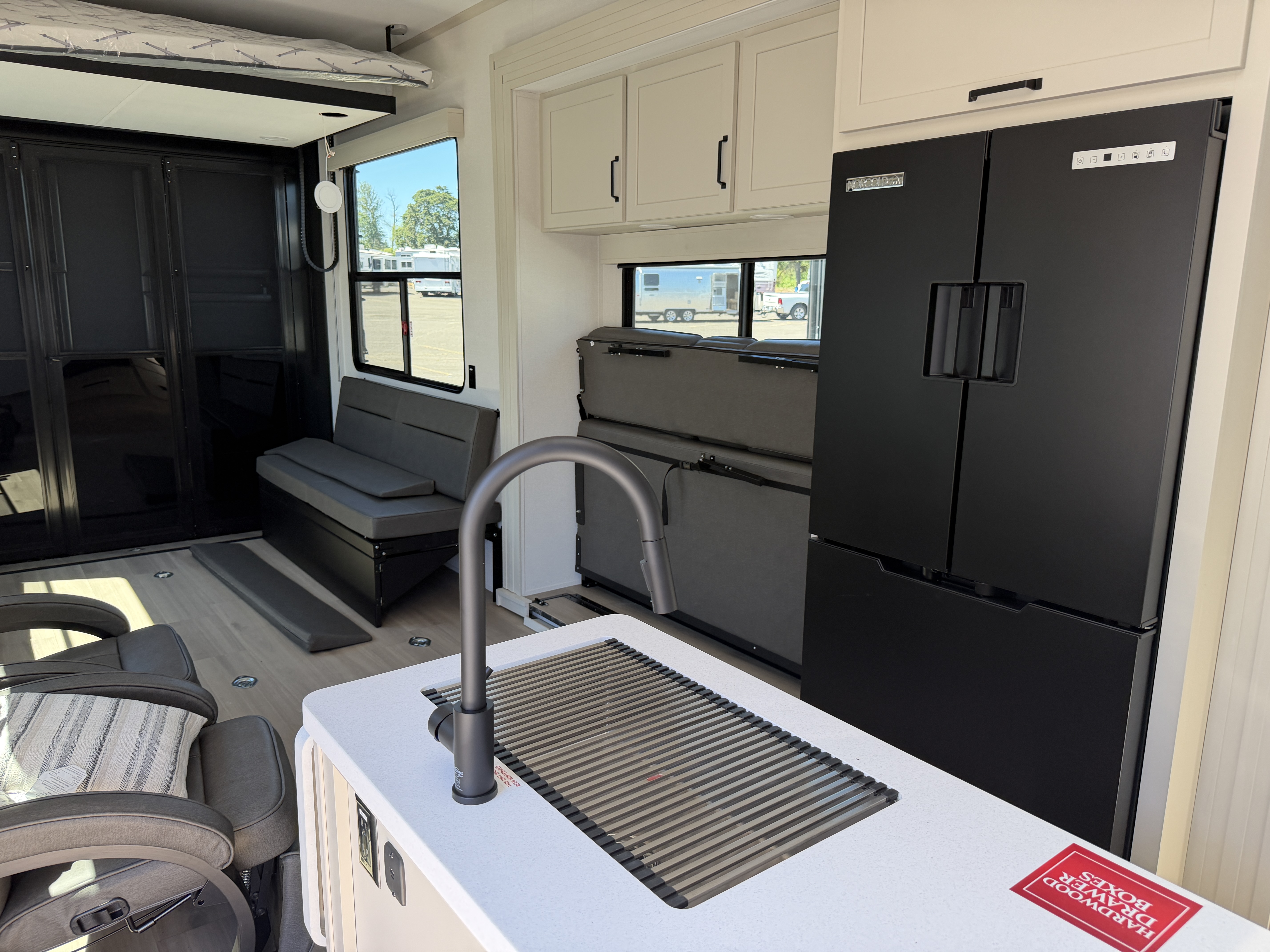 2026 Grand Design Momentum G-Class 325G - Image 4