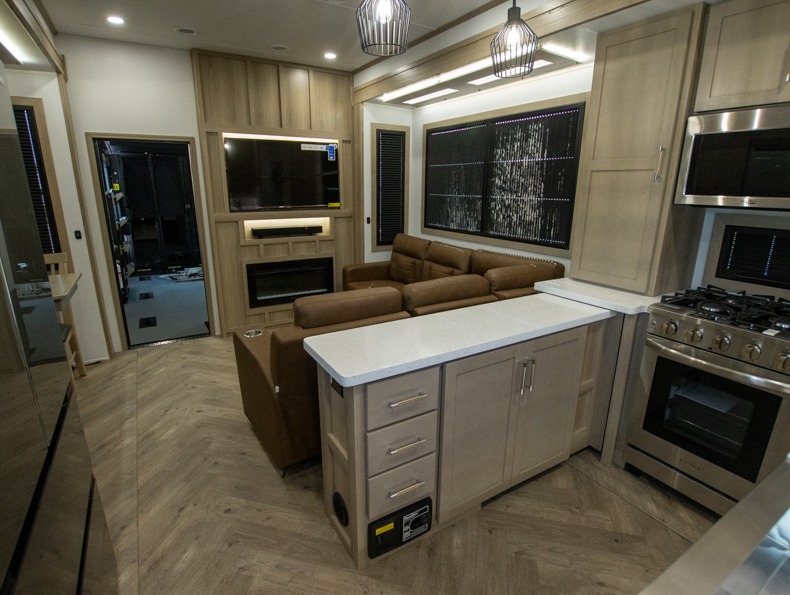 2026 Keystone Raptor 441HB - Image 6