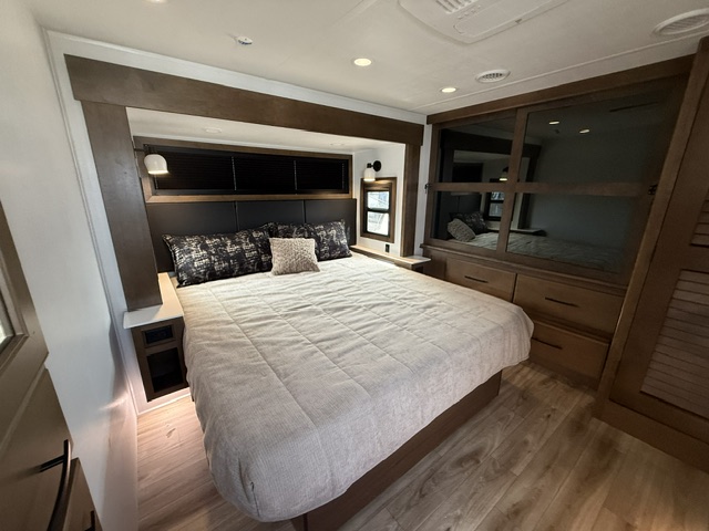 2027 Keystone Montana 3100RL - Image 20