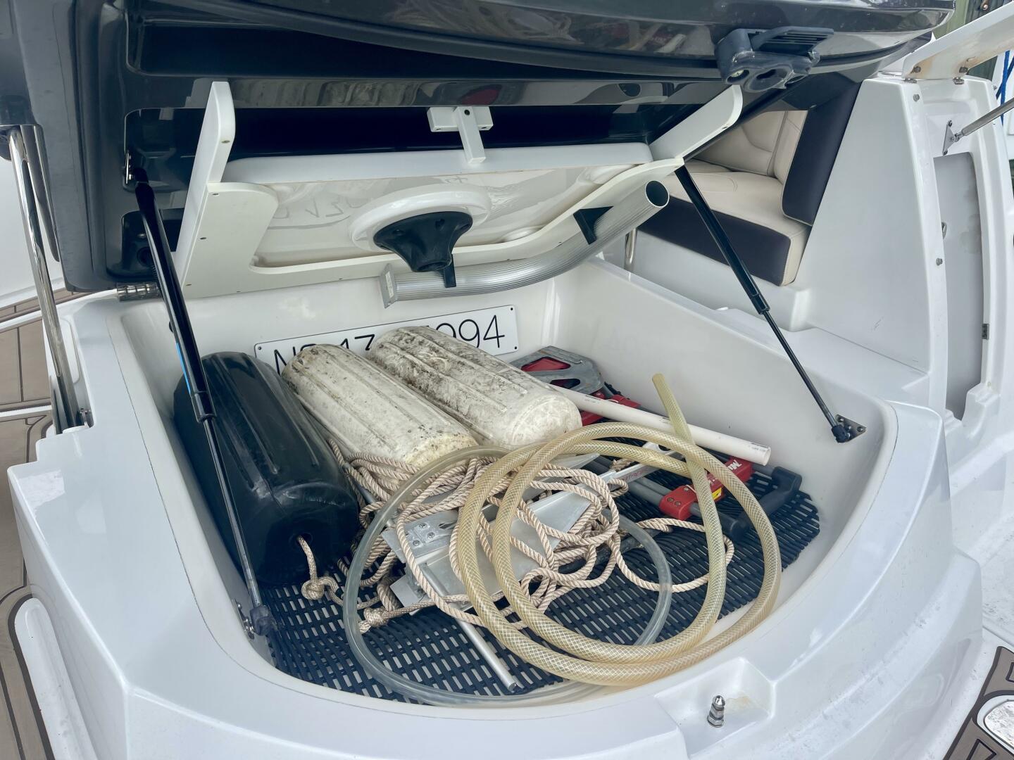 2016 Monterey 335 Sport Yacht - Image 29